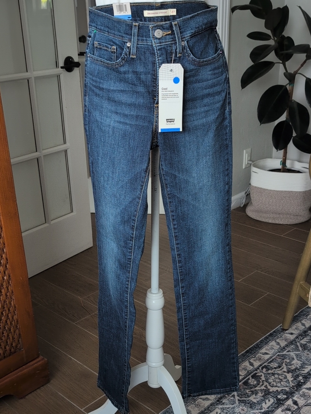 Nwt Levis Shaping 314 Women's Blue Straight-Leg Jeans 27 32